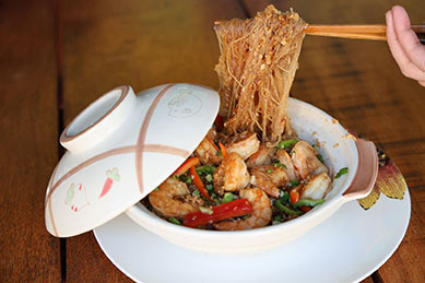 garlic-shrimp-noodle-pot